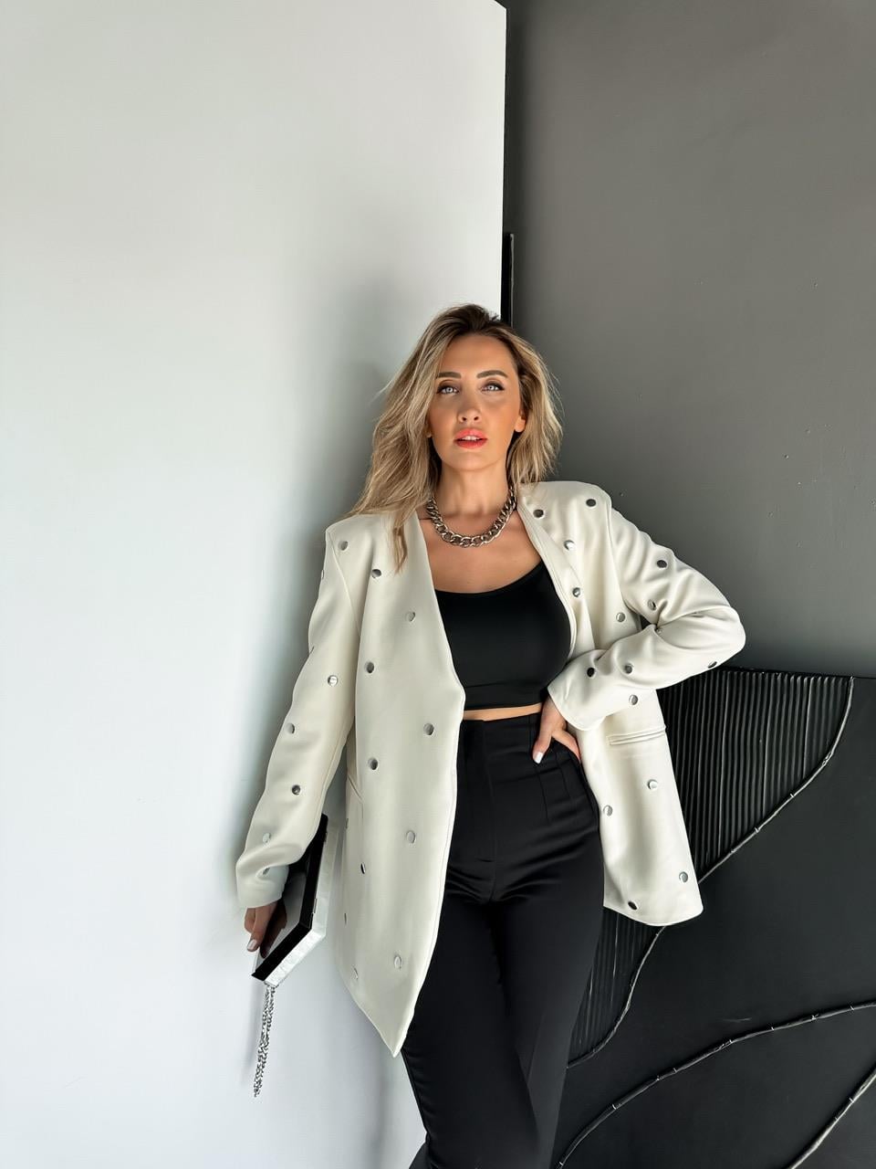 Krem Zımbalı V Yaka Tasarım Ceket