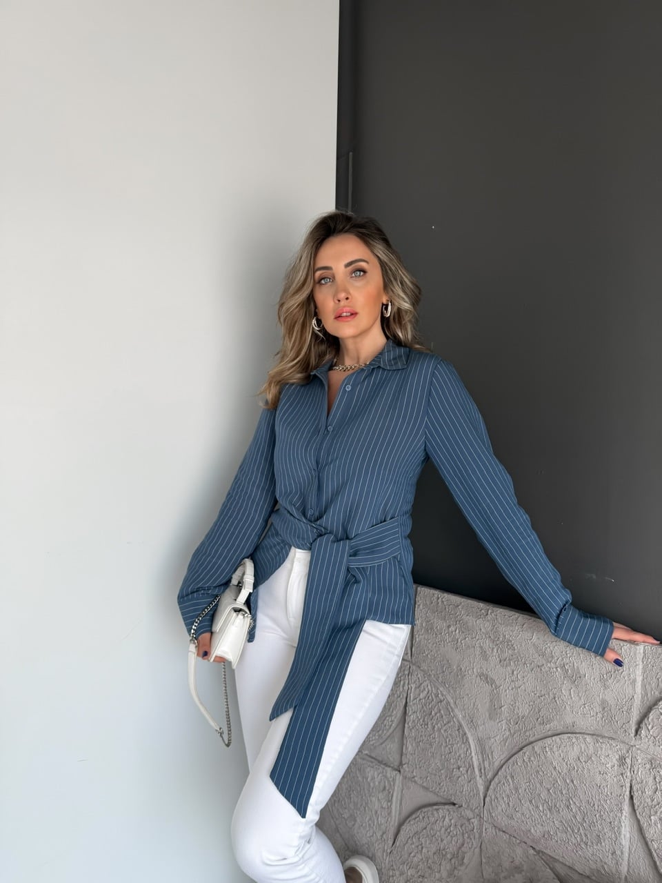 Lacivert Çizgili Bağlamalı Tasarım Gömlek