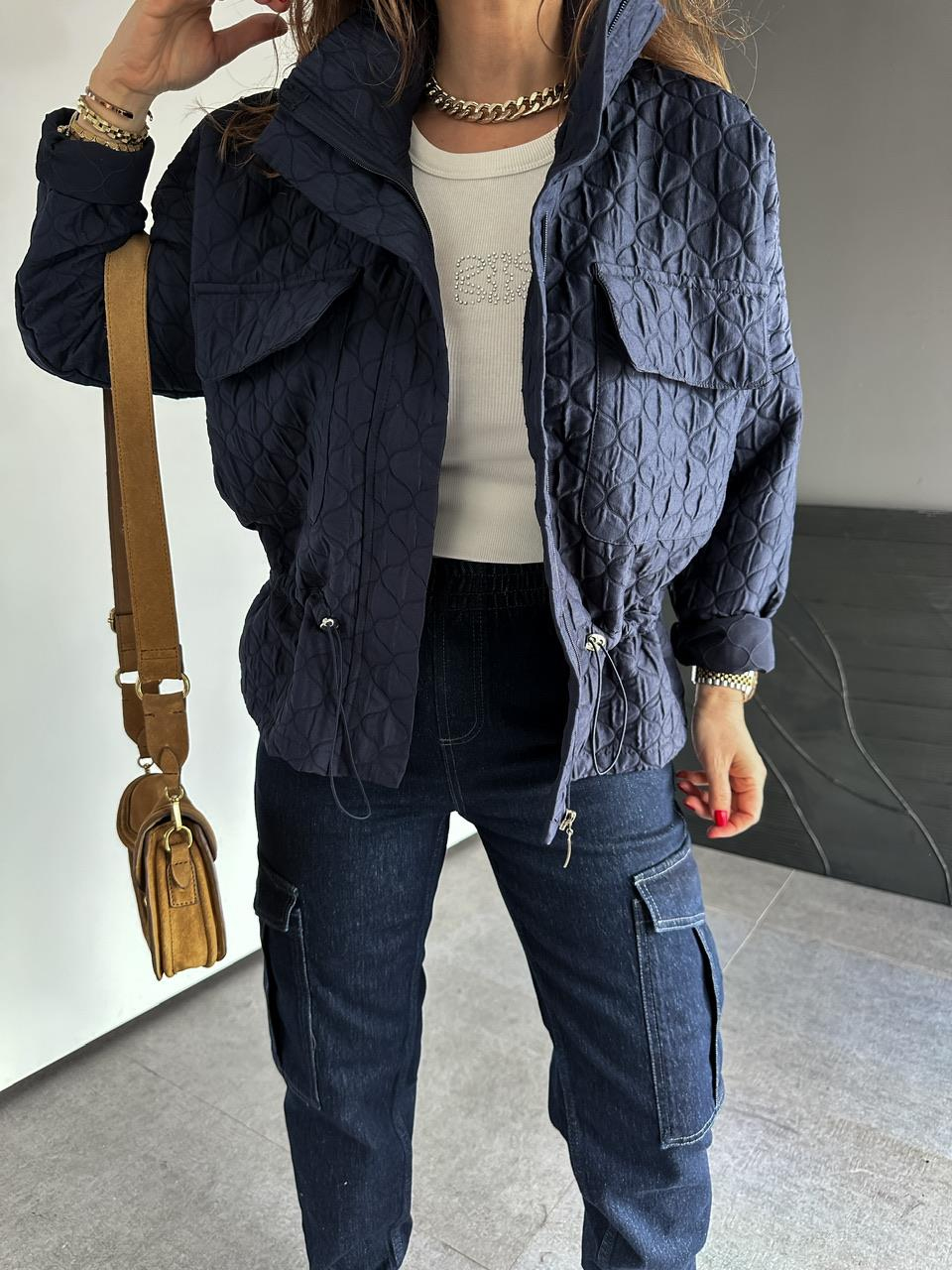 Lacivert Dokulu Beli Büzgülü Ceket