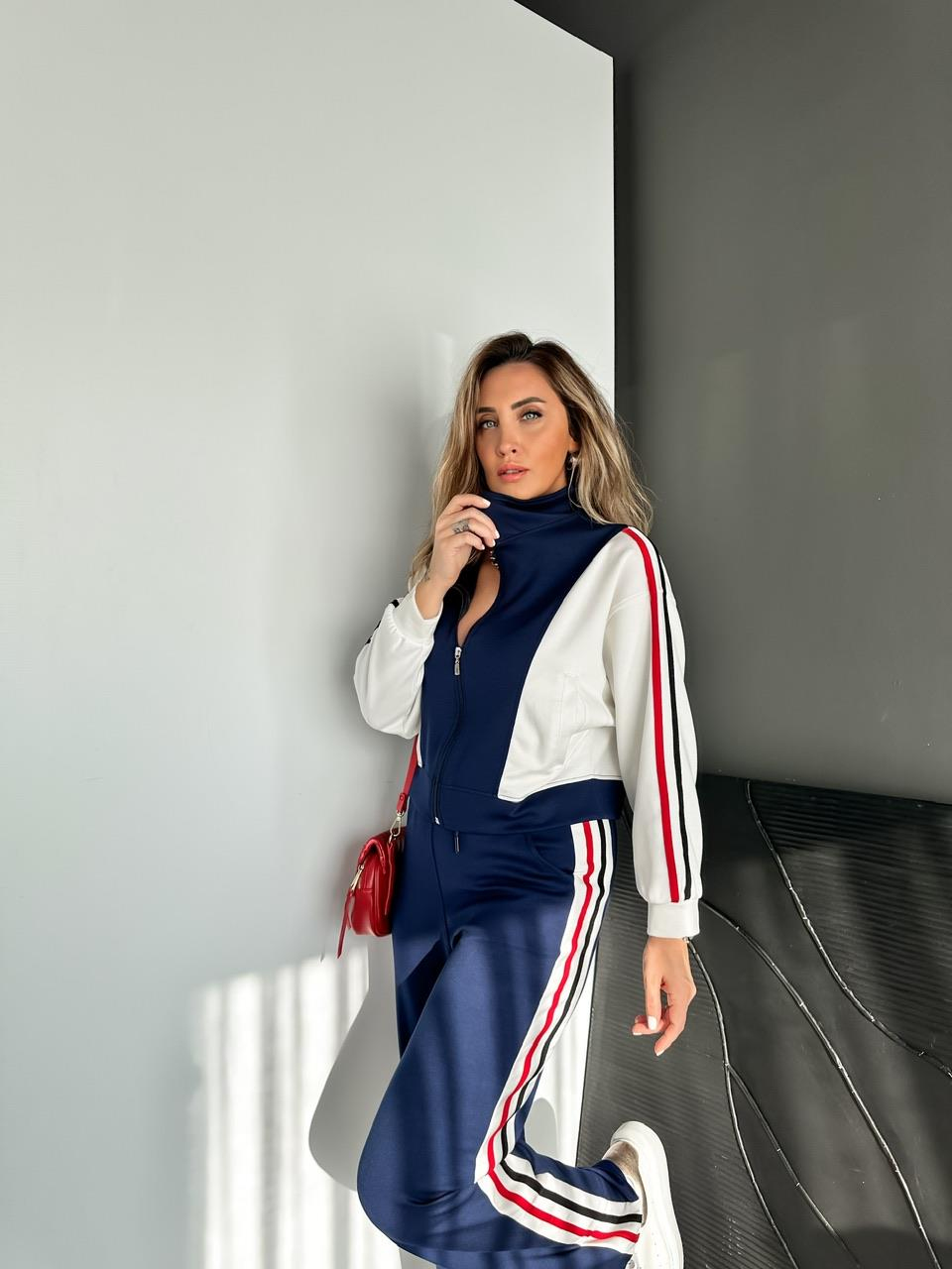 Lacivert Kırmızı Şeritli Spor Takım