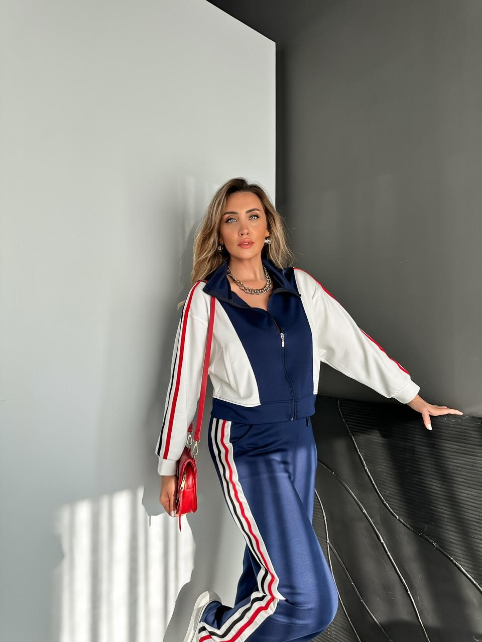 Lacivert Kırmızı Şeritli Spor Takım