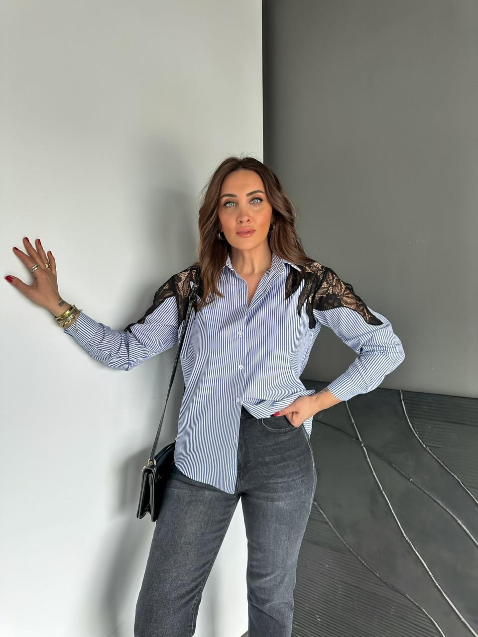 Lacivert Omuz Ve Sırtı Dantelli Gömlek