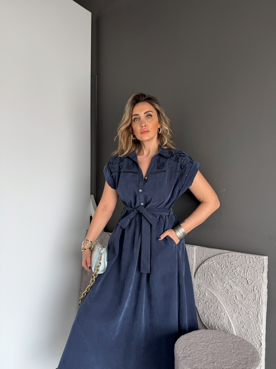 Lacivert Omuzları Nakışlı Beli Lastikli Elbise