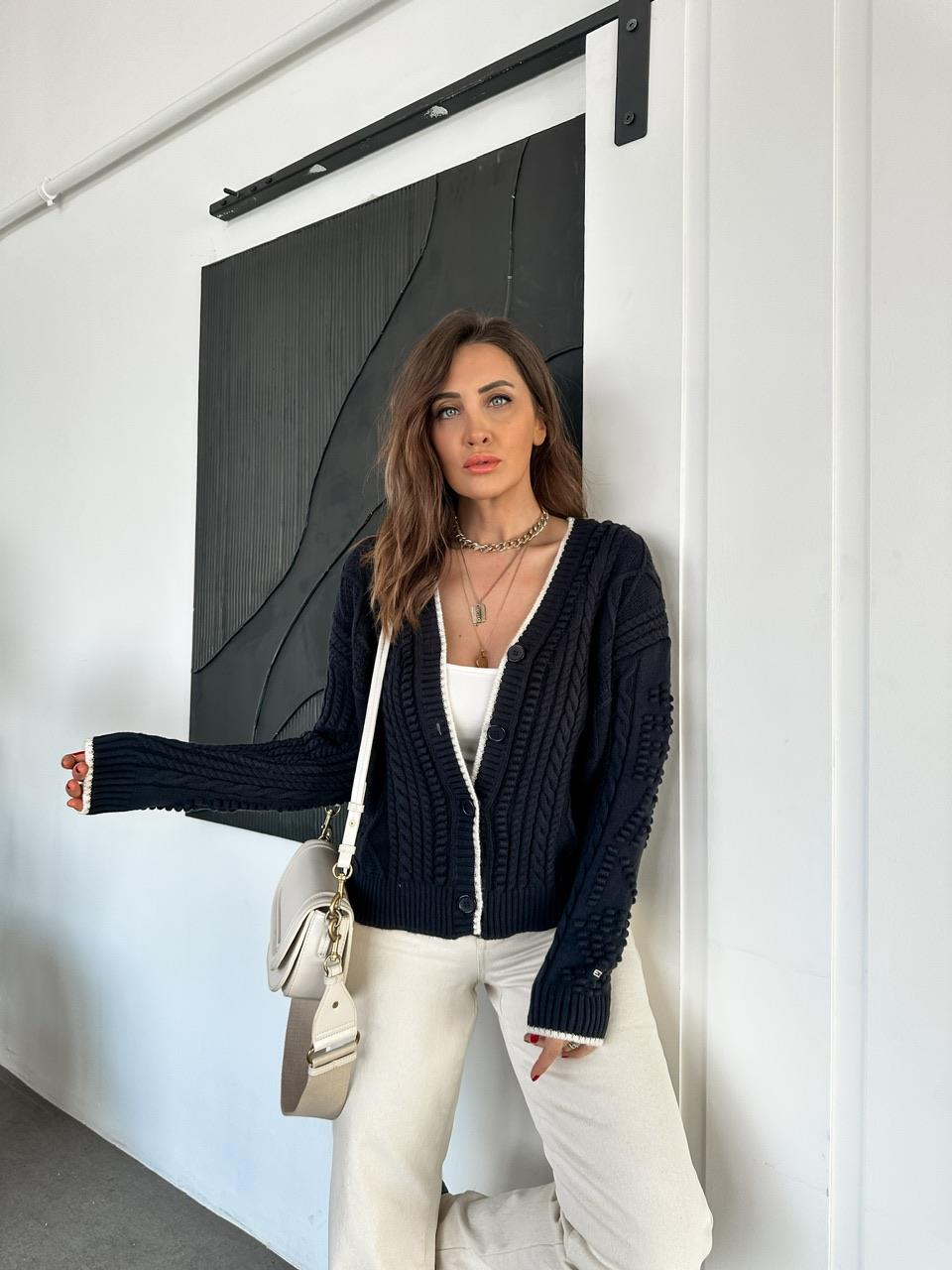Lacivert Saç Örgülü Tommy Hırka