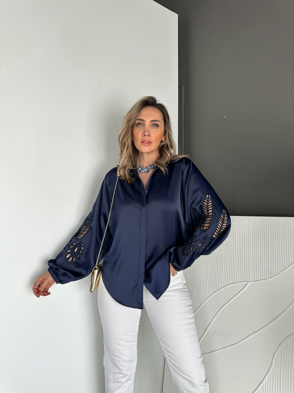 Lacivert Saten Balon Kol Nakışlı Gömlek