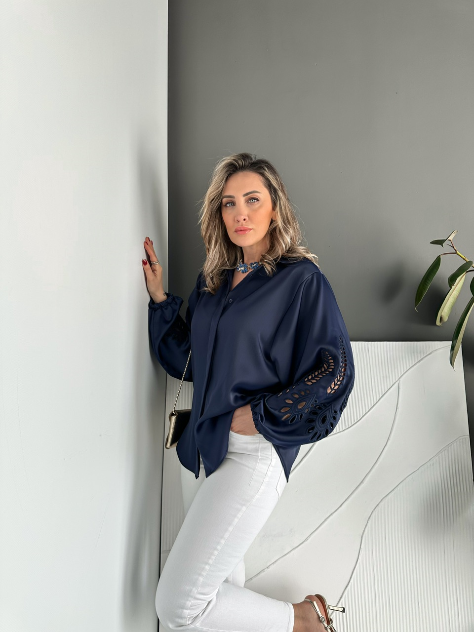 Lacivert Saten Balon Kol Nakışlı Gömlek