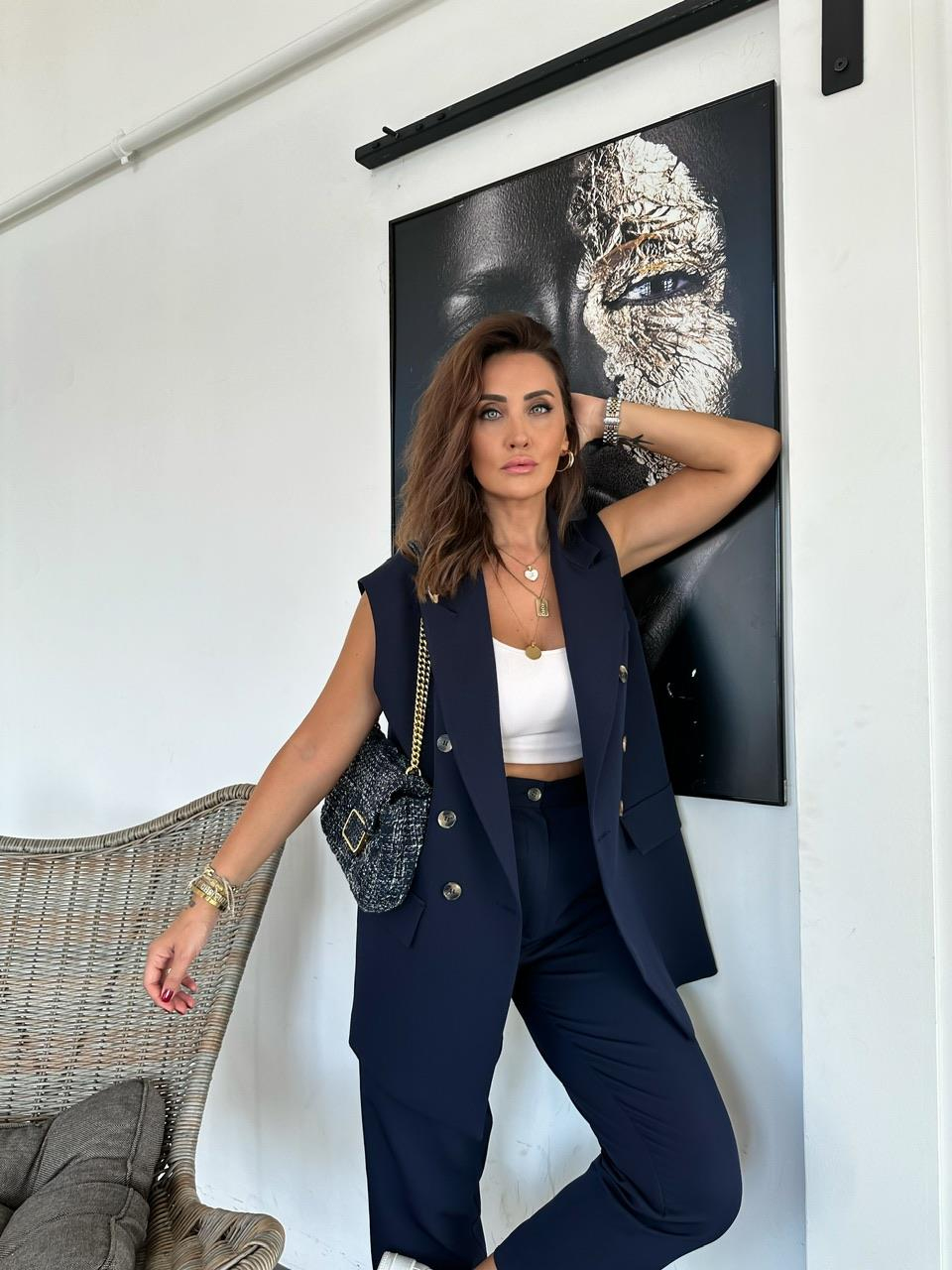 Lacivert Şık Yelekli Takım