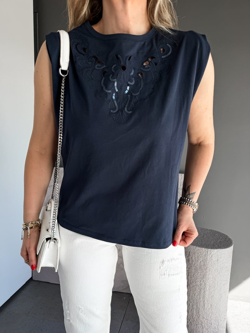 Lacivert Yakası Motifli Orijinal Tshirt