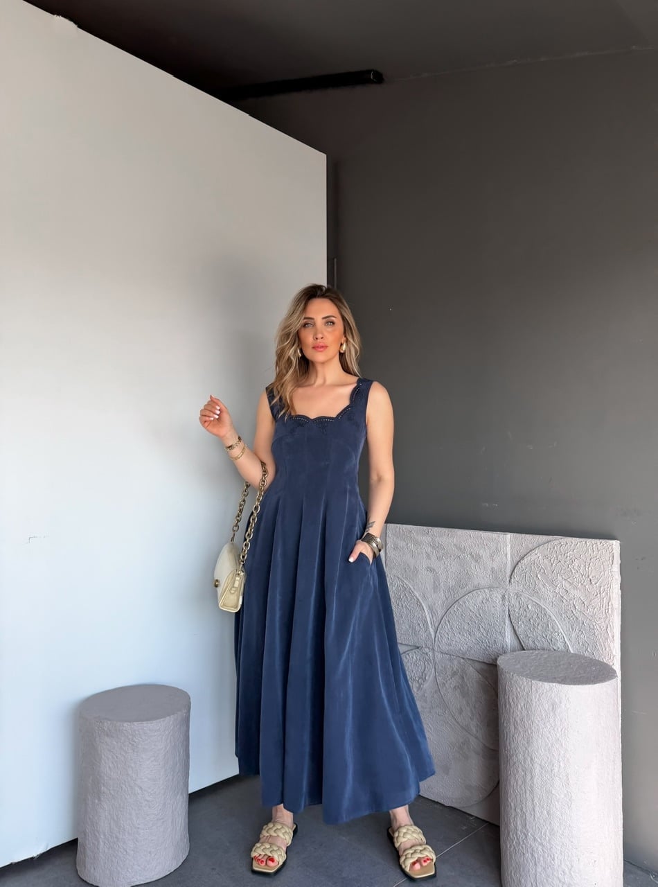 Lacivert Yakası Nakışlı Cepli Elbise