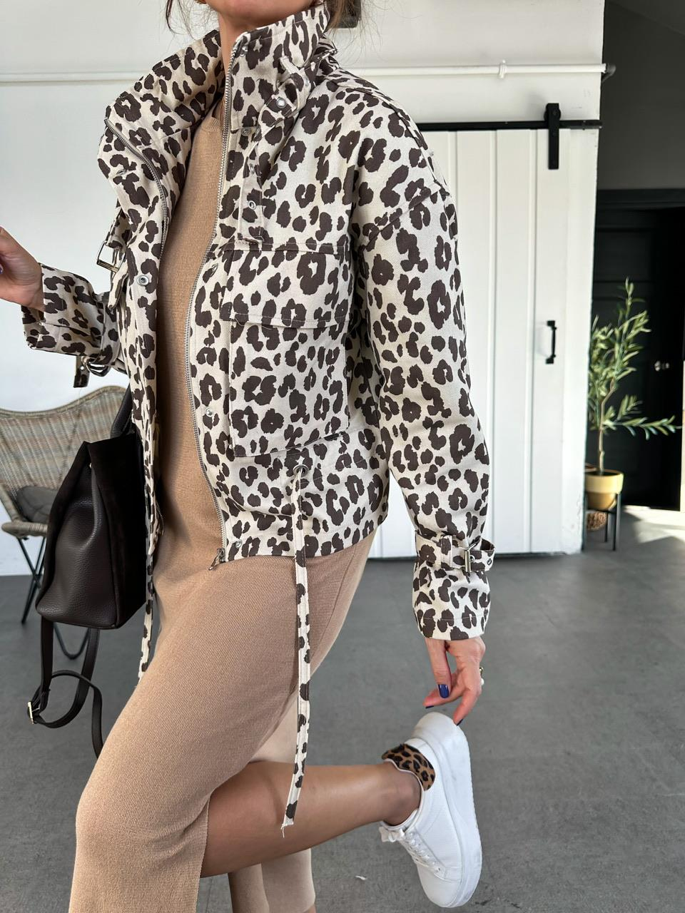 Leopar Dik Yakalı Manşetli Ceket