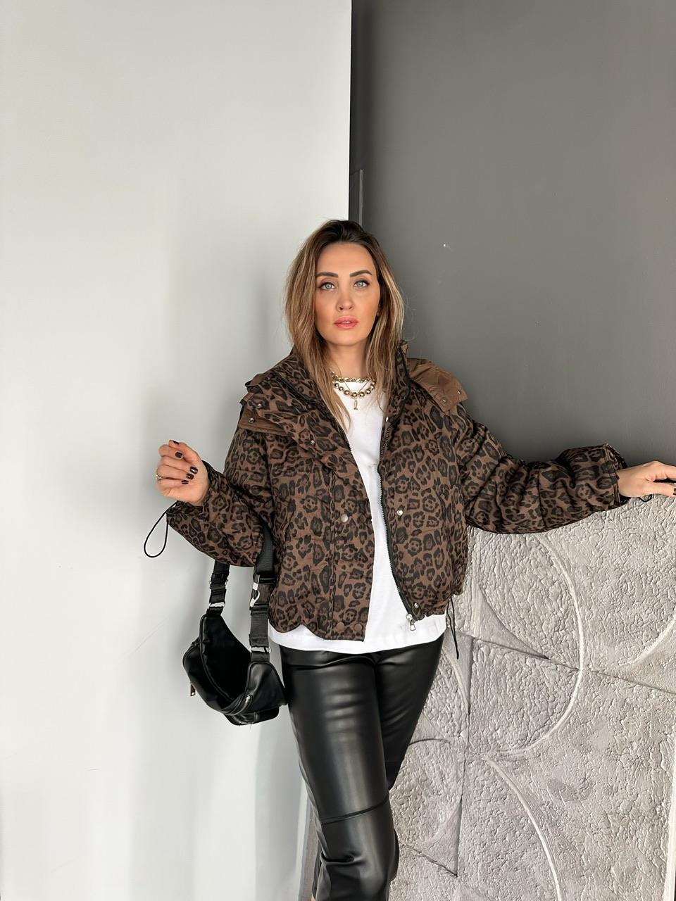 Leopar Kapşonlu Şişme Mont