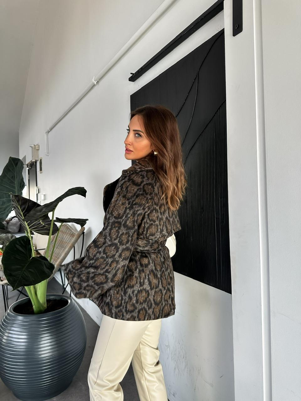 Leopar Kuşaklı Manşetli Kaşe Mont