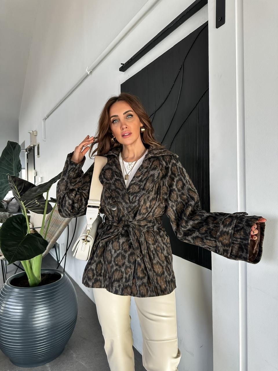 Leopar Kuşaklı Manşetli Kaşe Mont