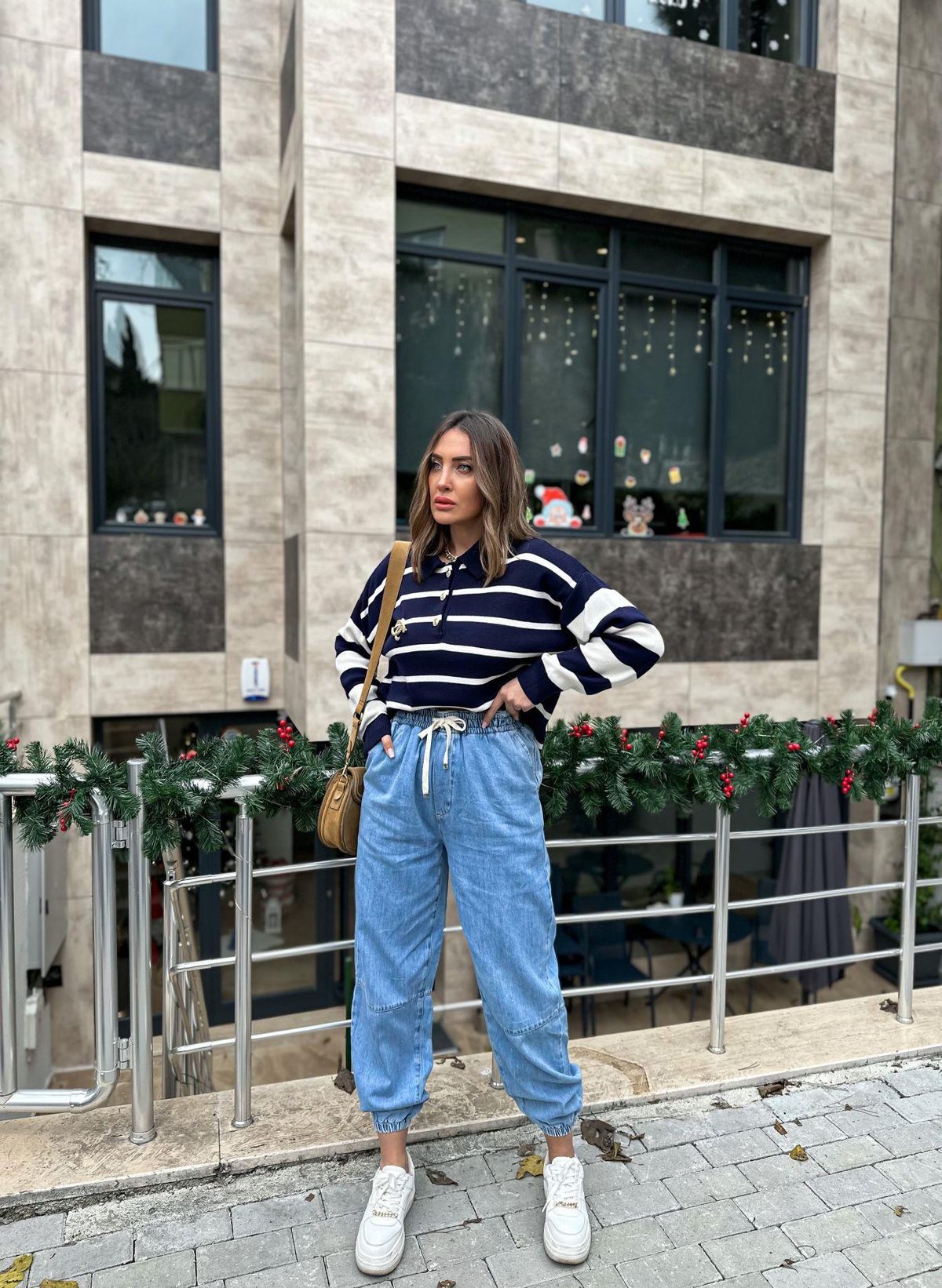 Mavi Beli Paçası Lastikli Jean