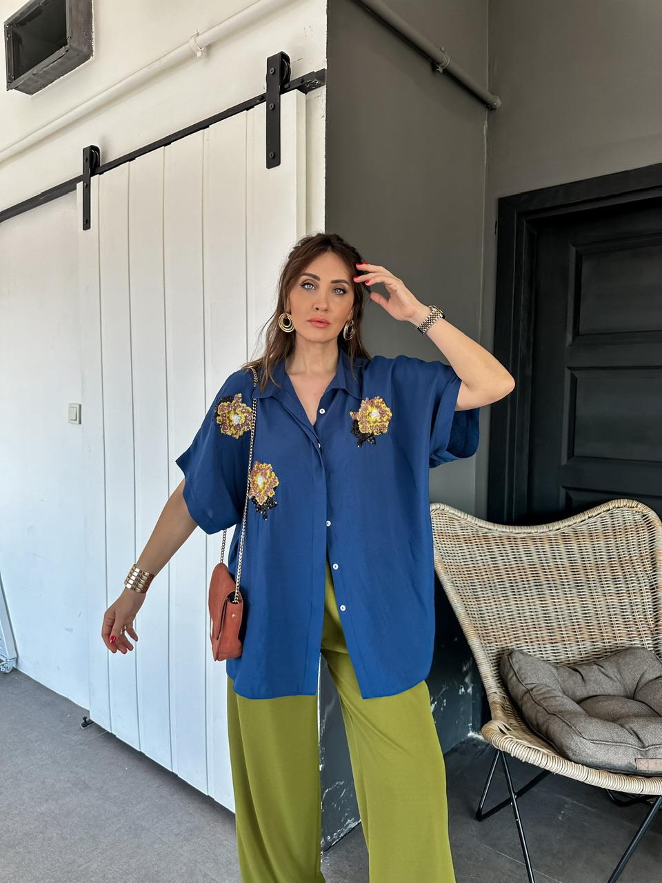 Mavi Çiçek İşlemeli Modal Gömlek