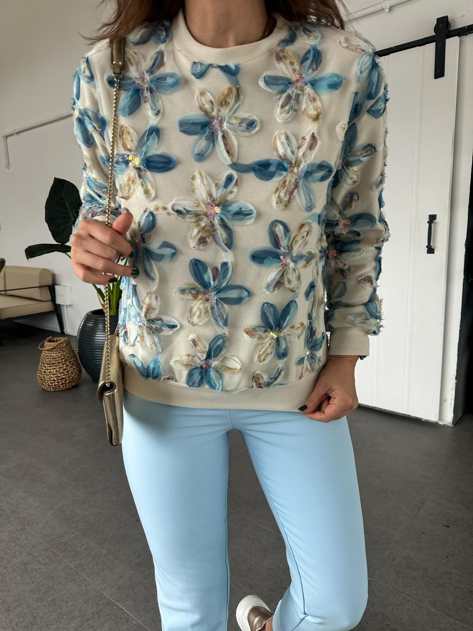 Mavi Çiçek Ve Pul İşlemeli Sweatshirt