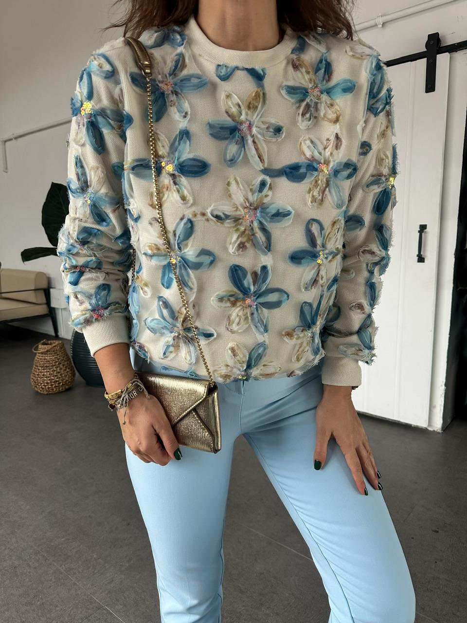 Mavi Çiçek Ve Pul İşlemeli Sweatshirt
