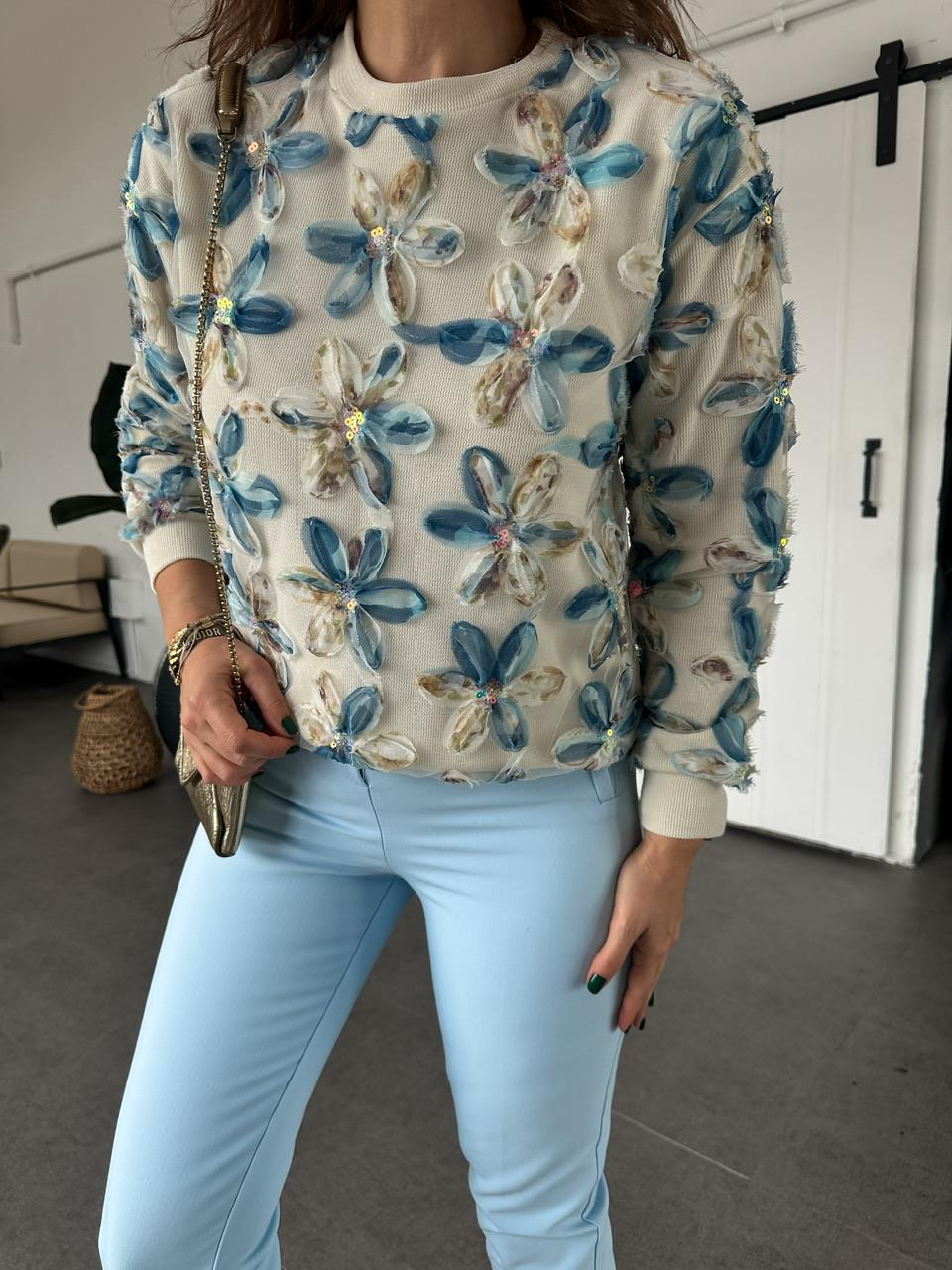 Mavi Çiçek Ve Pul İşlemeli Sweatshirt