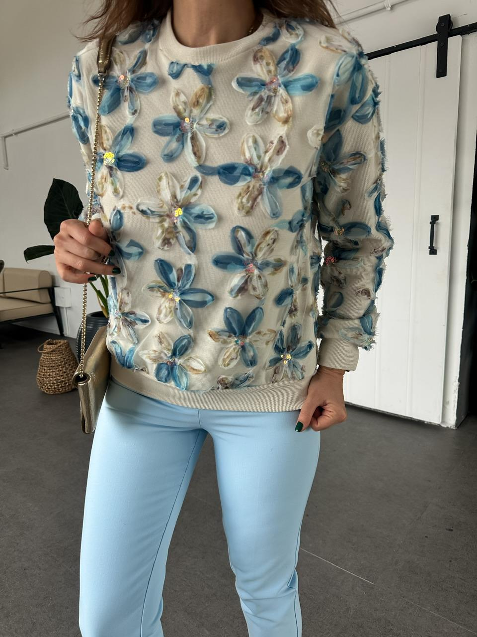 Mavi Çiçek Ve Pul İşlemeli Sweatshirt