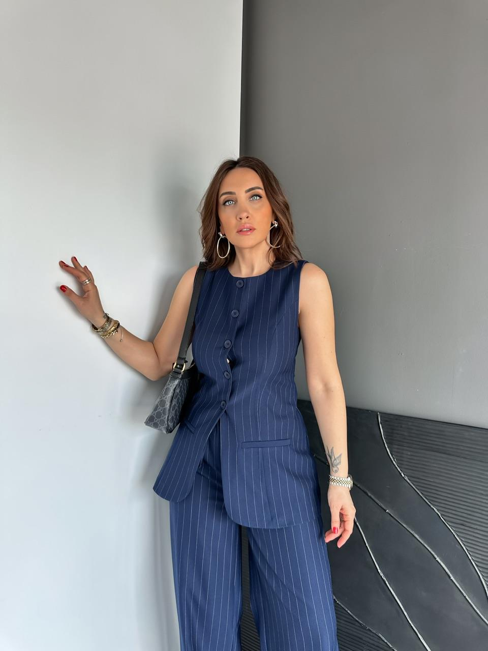 Mavi Çizgili Yelekli Şık Takım