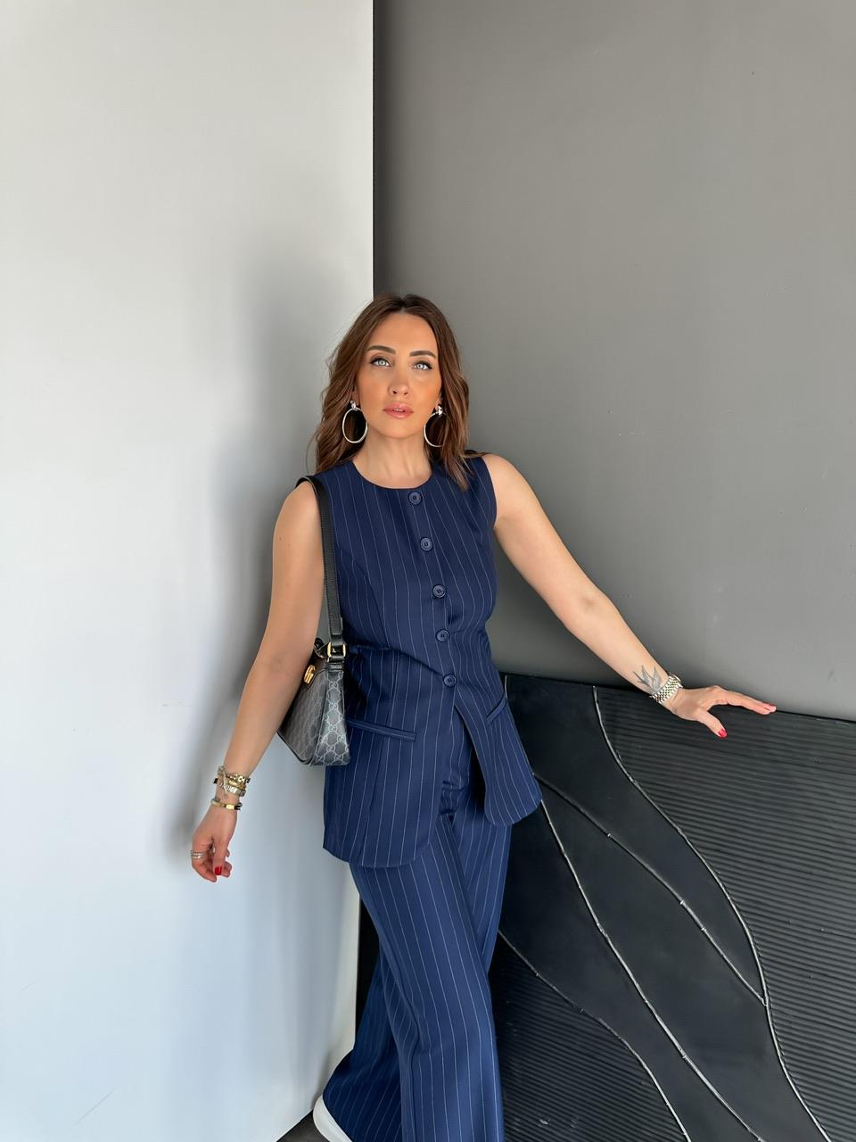 Mavi Çizgili Yelekli Şık Takım