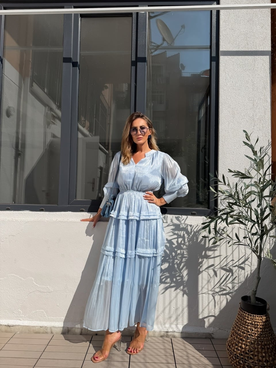 Mavi Katlı Beli Lastikli Parlak Şifon Elbise