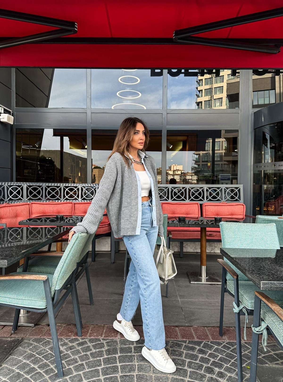 Mavi Paçası Kesik Basic Jean