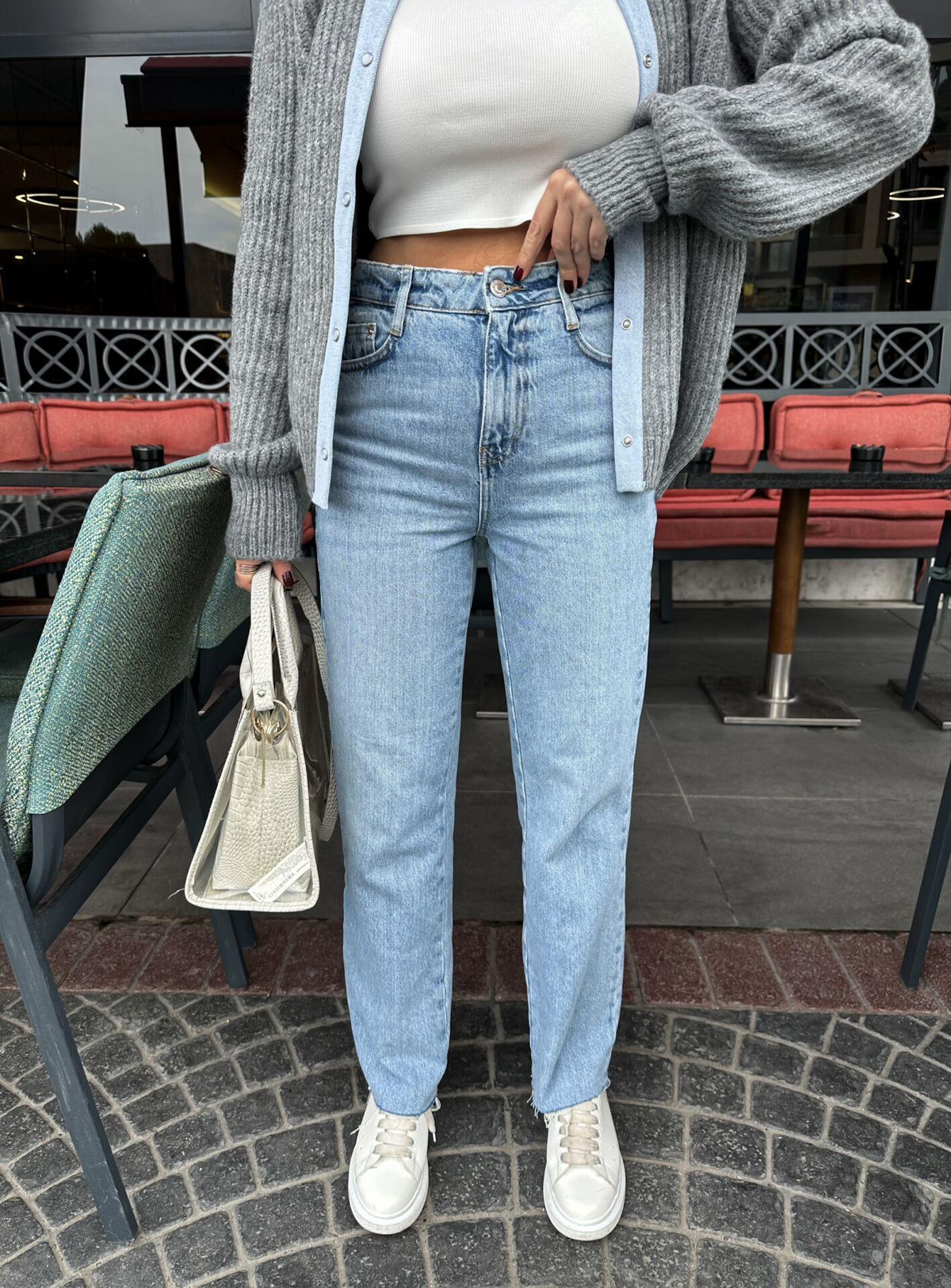 Mavi Paçası Kesik Basic Jean