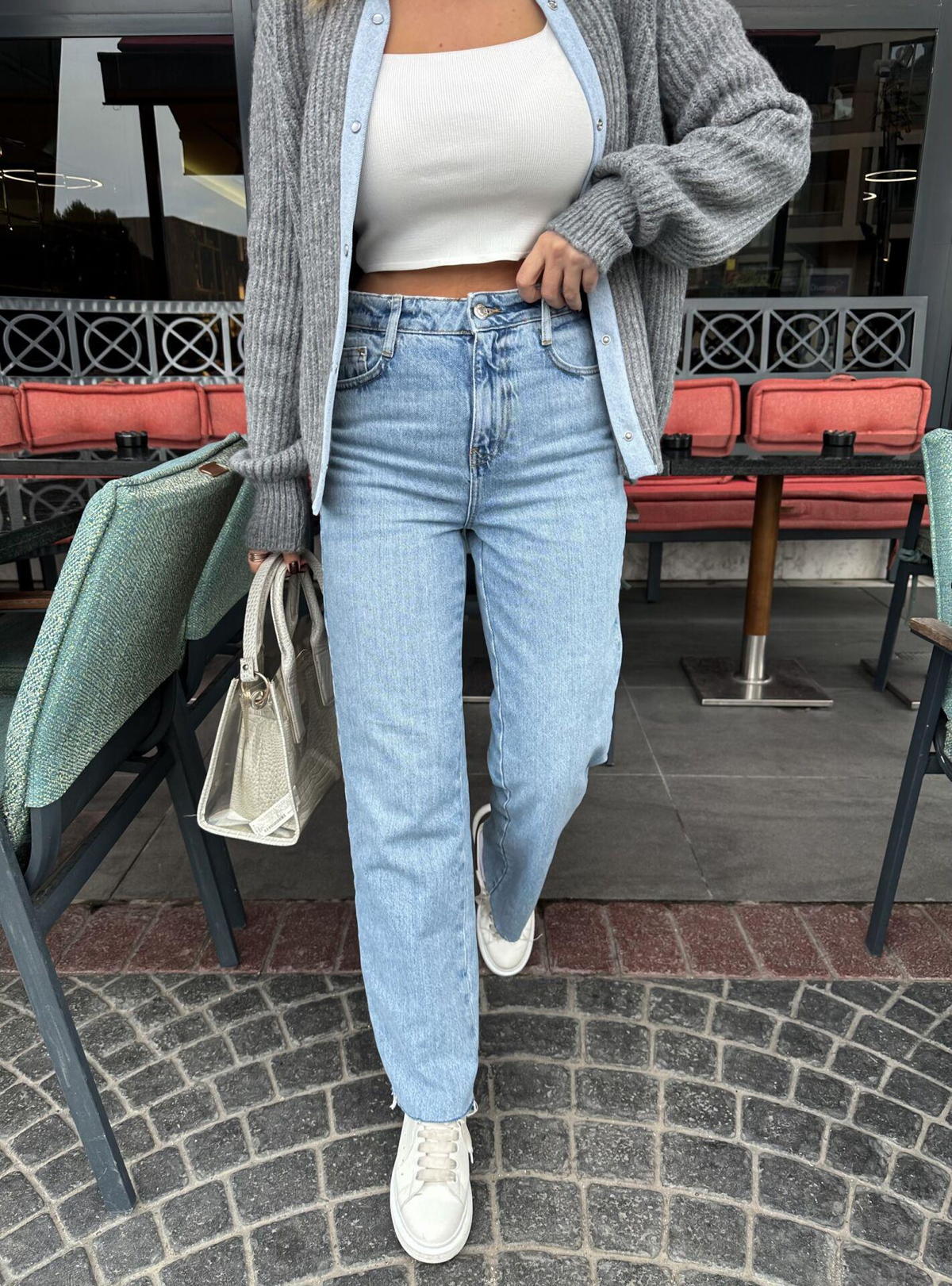 Mavi Paçası Kesik Basic Jean