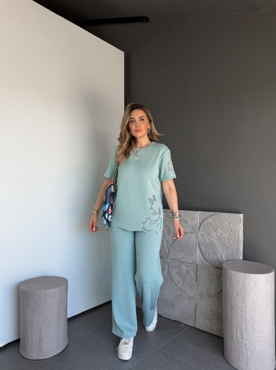 Mavi Tek Yanı Nakışlı Modal Takım