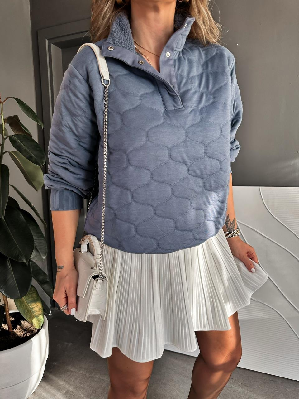 Mavi Yakası Çıtçıtlı Sweatshirt