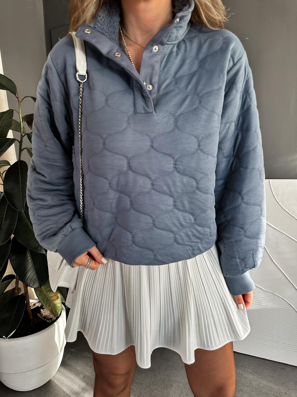 Mavi Yakası Çıtçıtlı Sweatshirt