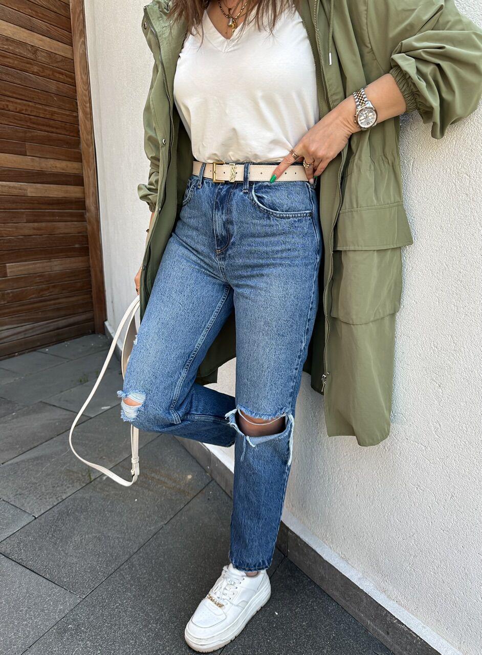 Mavi Yırtık Detaylı Mom Jean