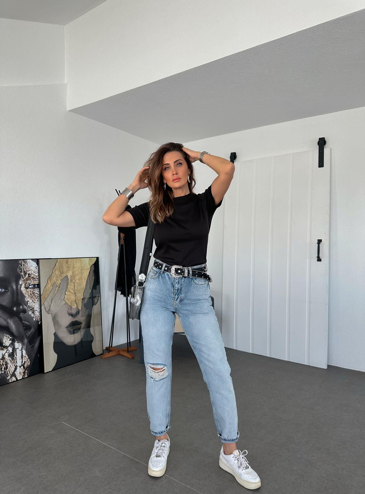 Mavi Yırtık Detaylı Premium Jean