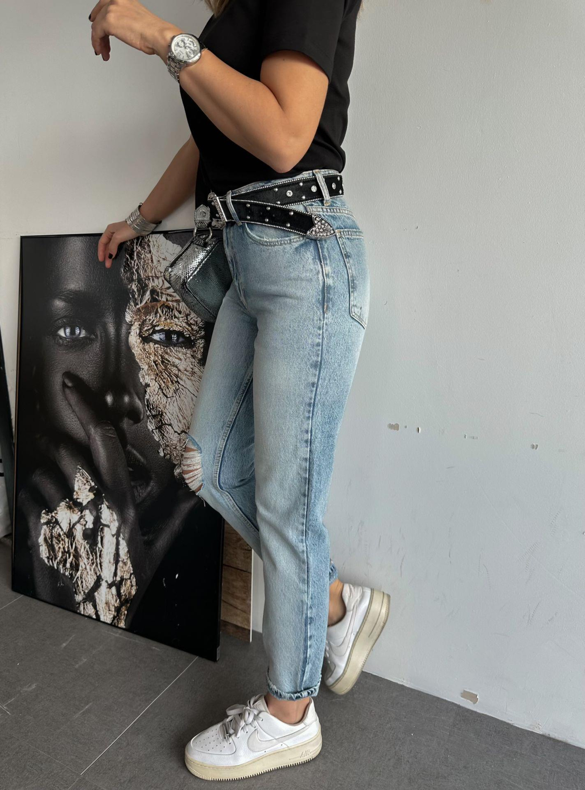 Mavi Yırtık Detaylı Premium Jean