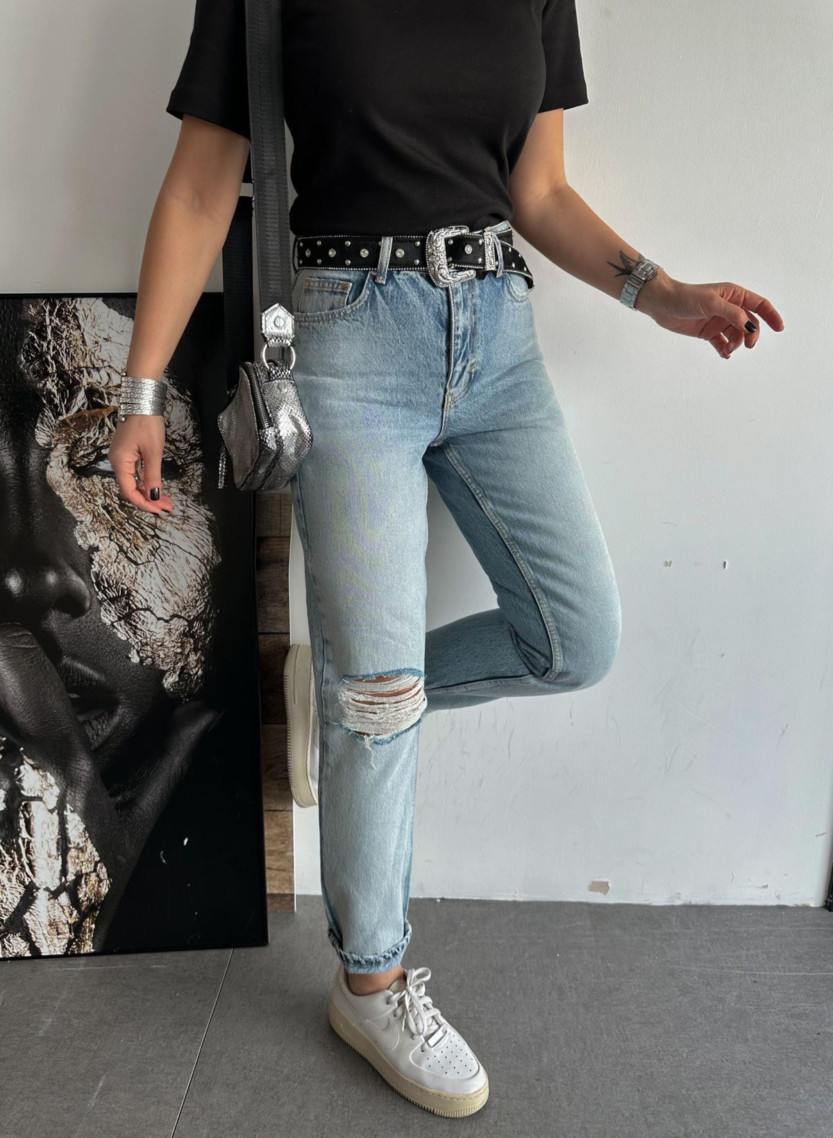 Mavi Yırtık Detaylı Premium Jean