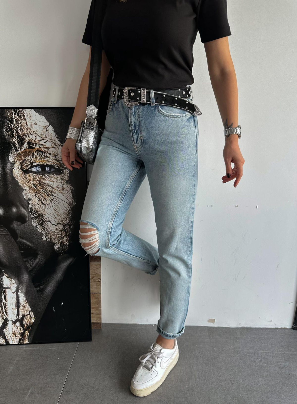 Mavi Yırtık Detaylı Premium Jean