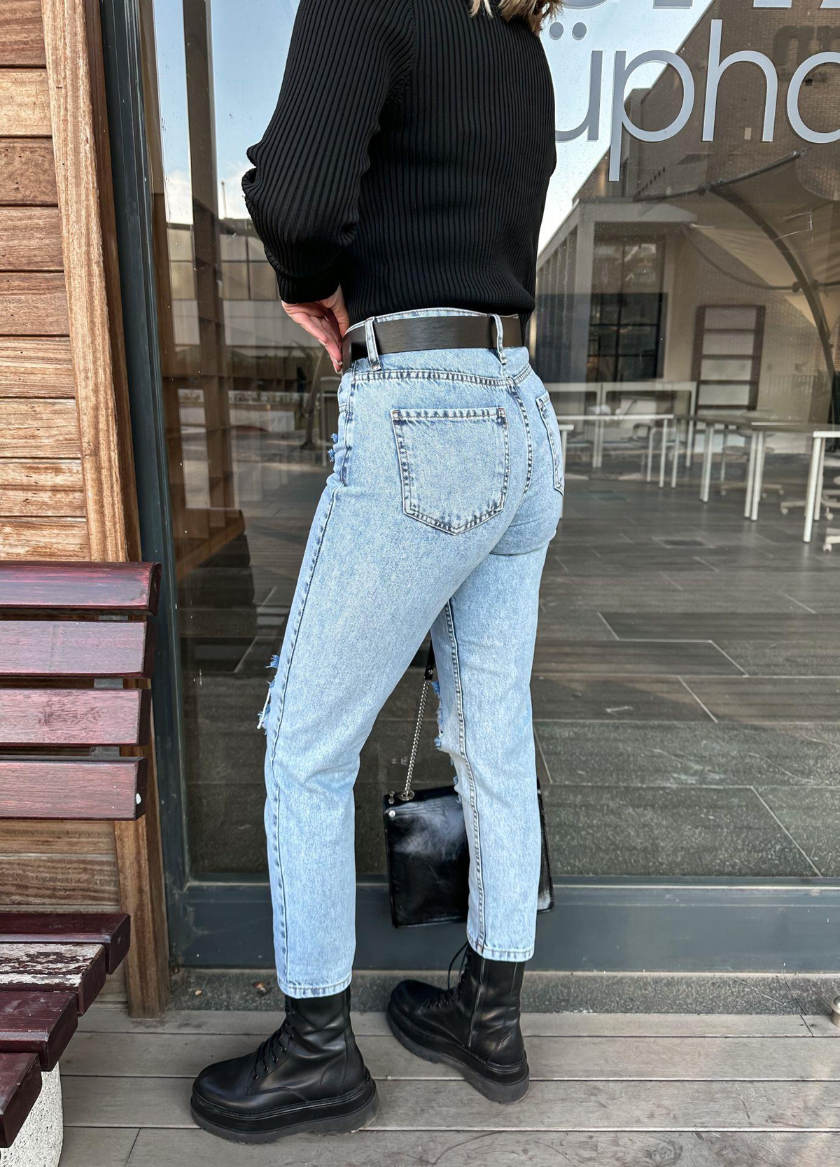 Mavi Yırtıklı Mom Fit Jean