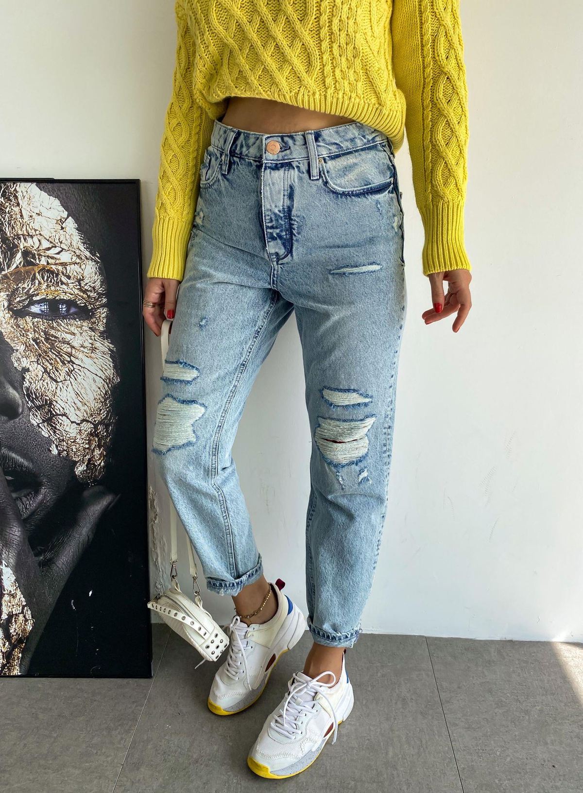Mavi Yırtıklı Yama Detaylı Jean