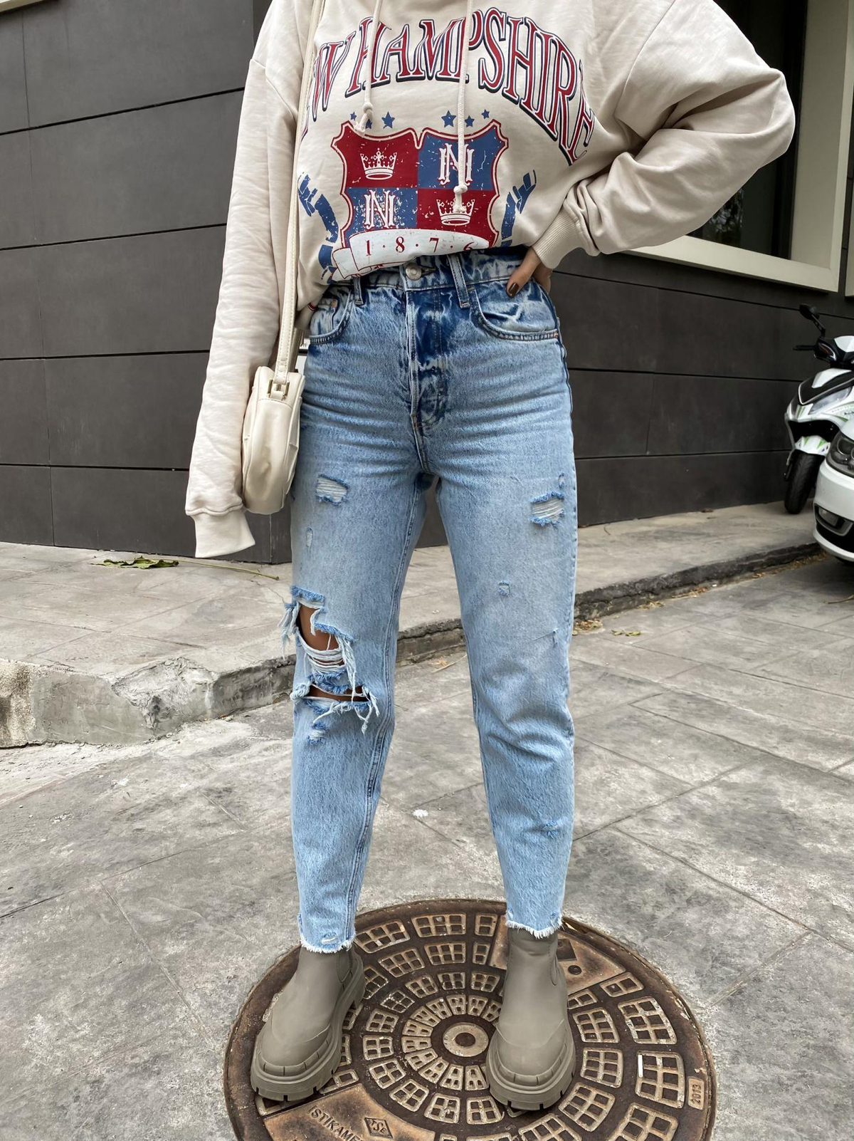 Mavi Yüksek Bel Yırtıklı Jean