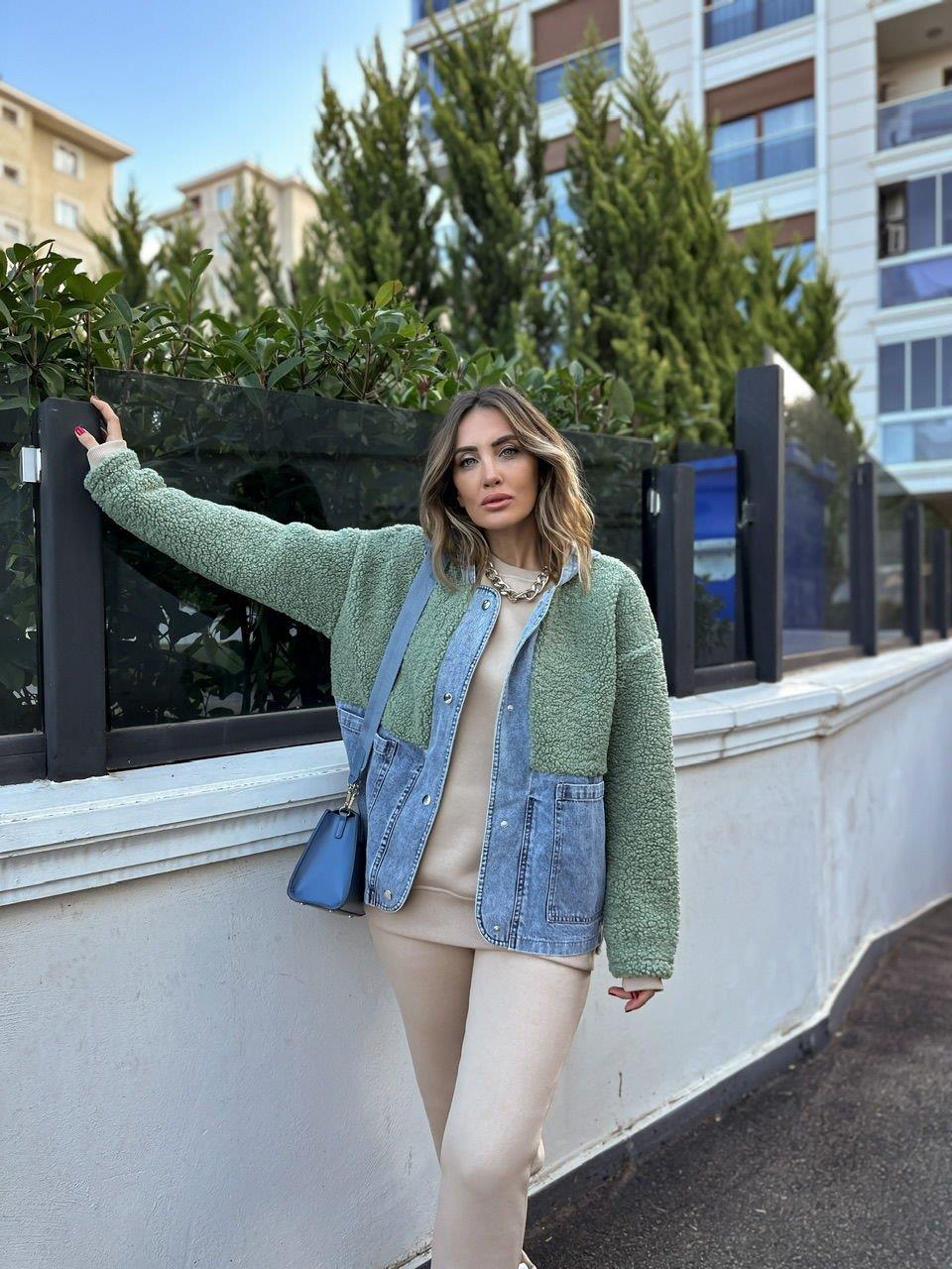 Mint Yeşil Peluş Kot Detaylı Mont