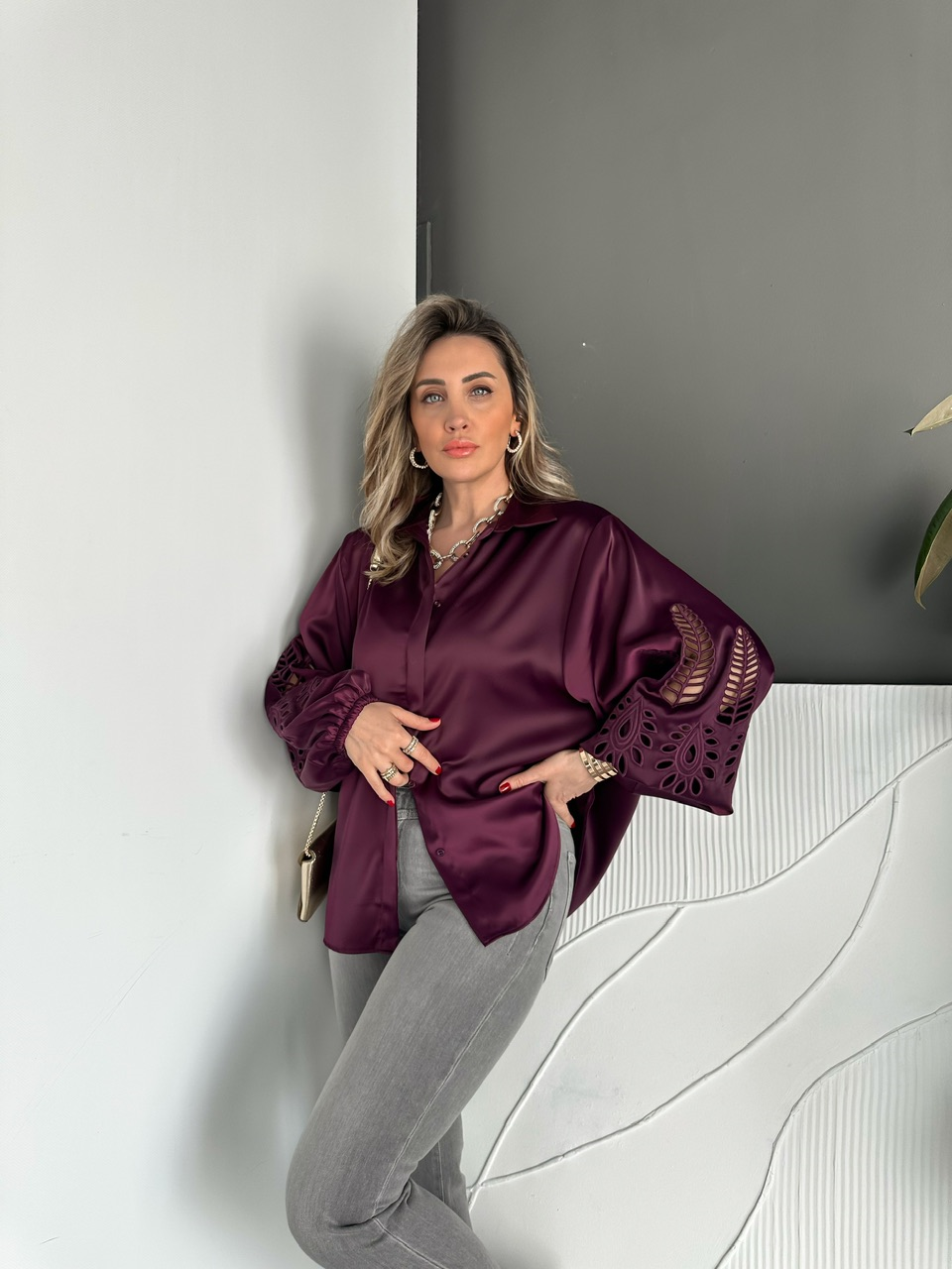 Mürdüm Saten Balon Kol Nakışlı Gömlek