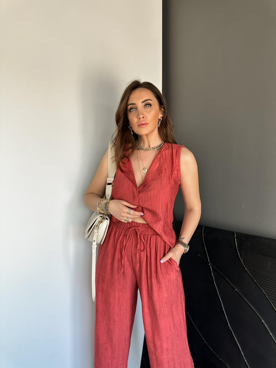 Naturel Kırmızı Taşlanmış Gizli Düğmeli Takım
