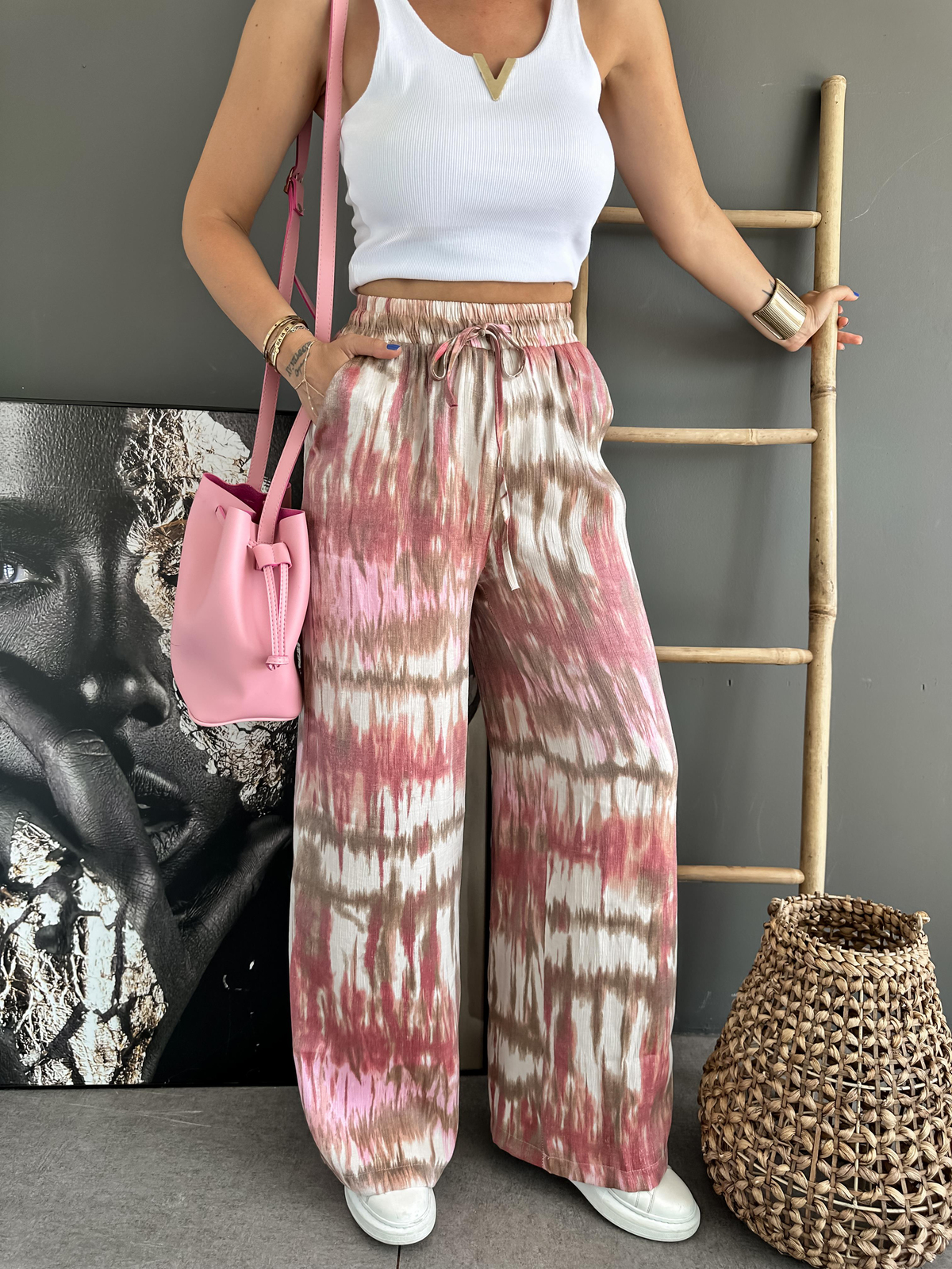 Pembe Batik Desenli Saten Pantolon