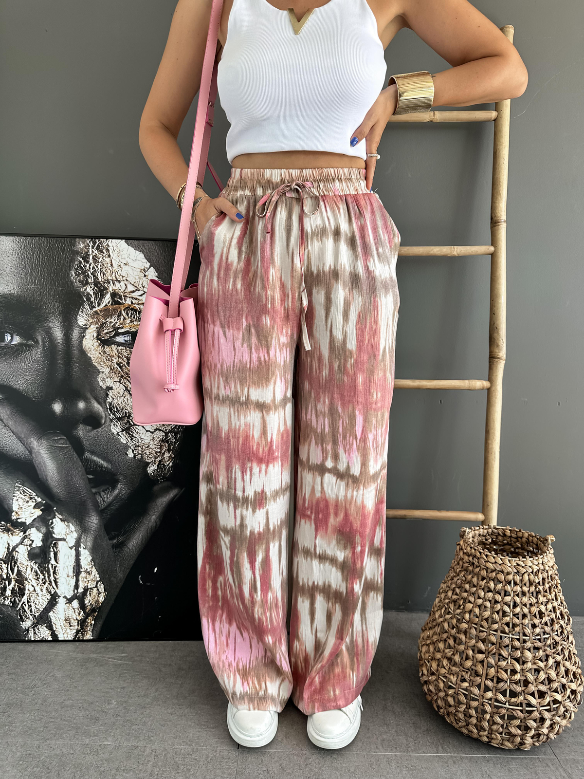 Pembe Batik Desenli Saten Pantolon