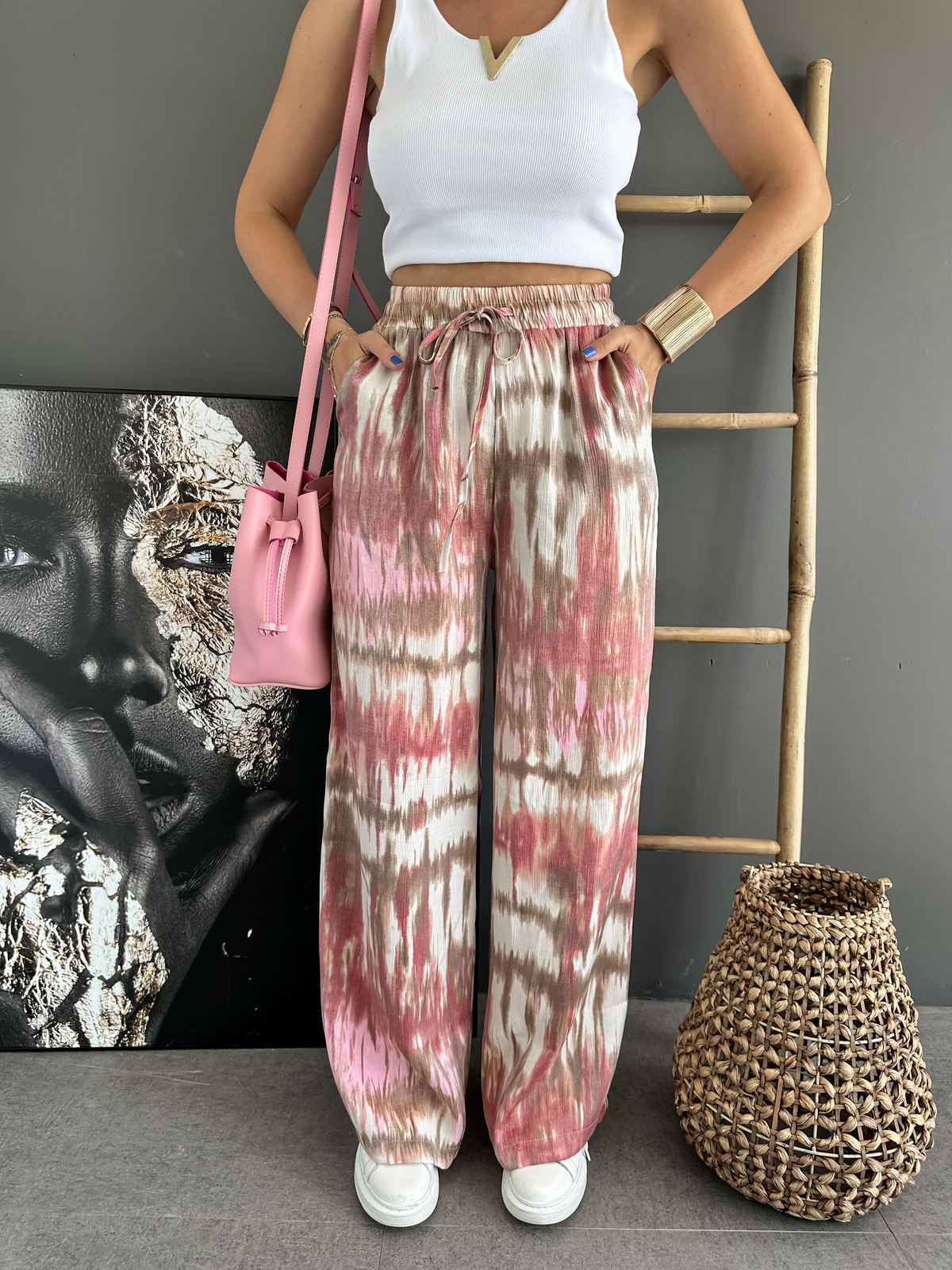 Pembe Batik Desenli Saten Pantolon
