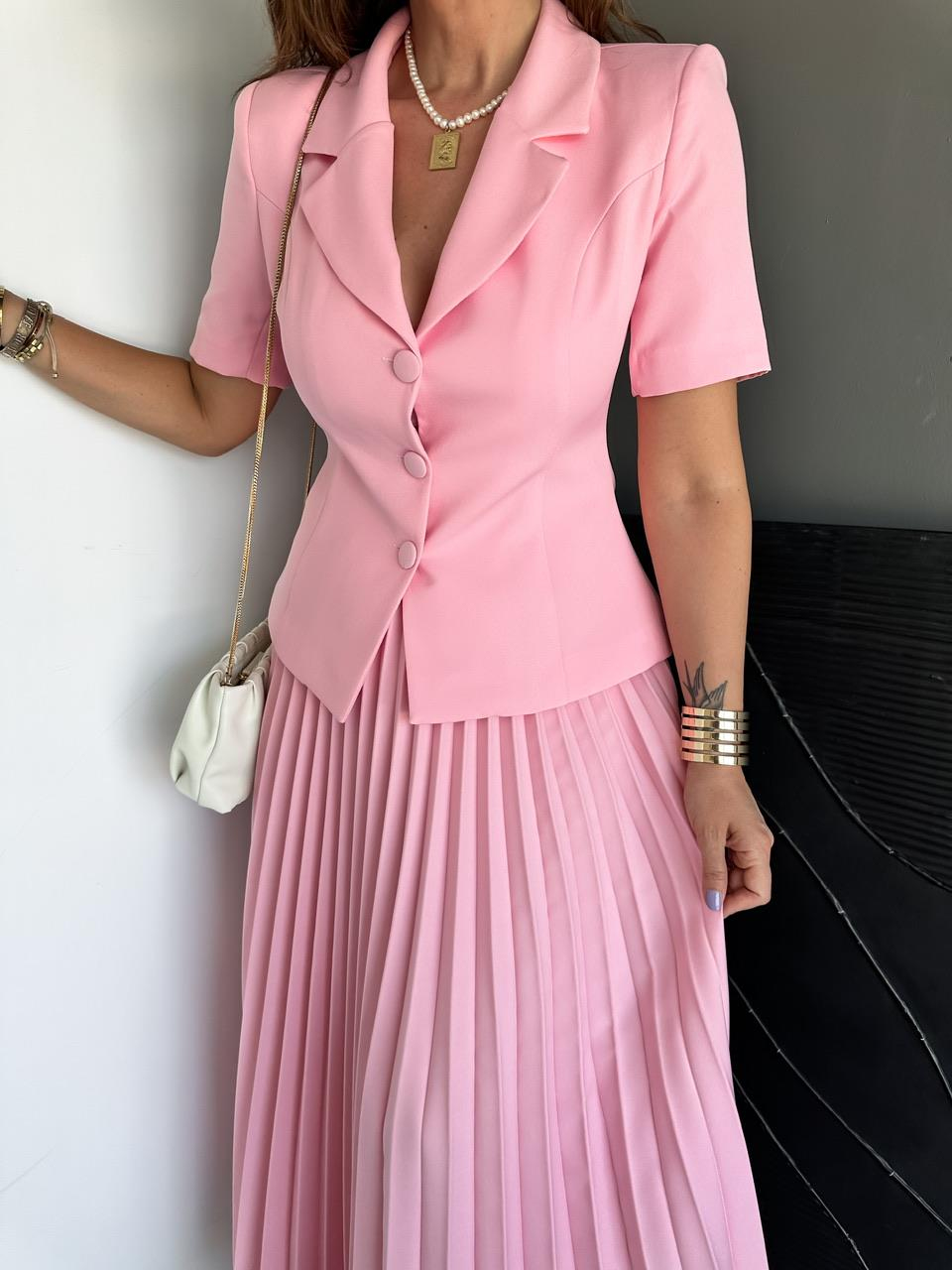 Pembe Ceketli Pileli Etekli Takım