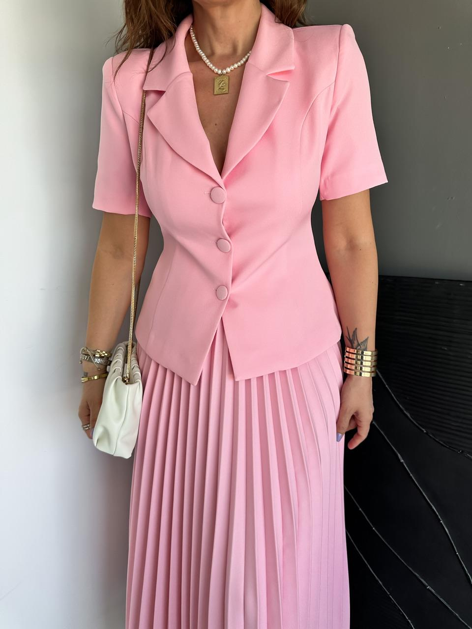 Pembe Ceketli Pileli Etekli Takım