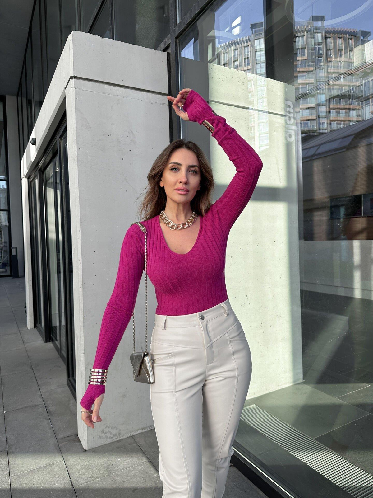 Pembe Eldiven Detaylı V Yaka Kazak
