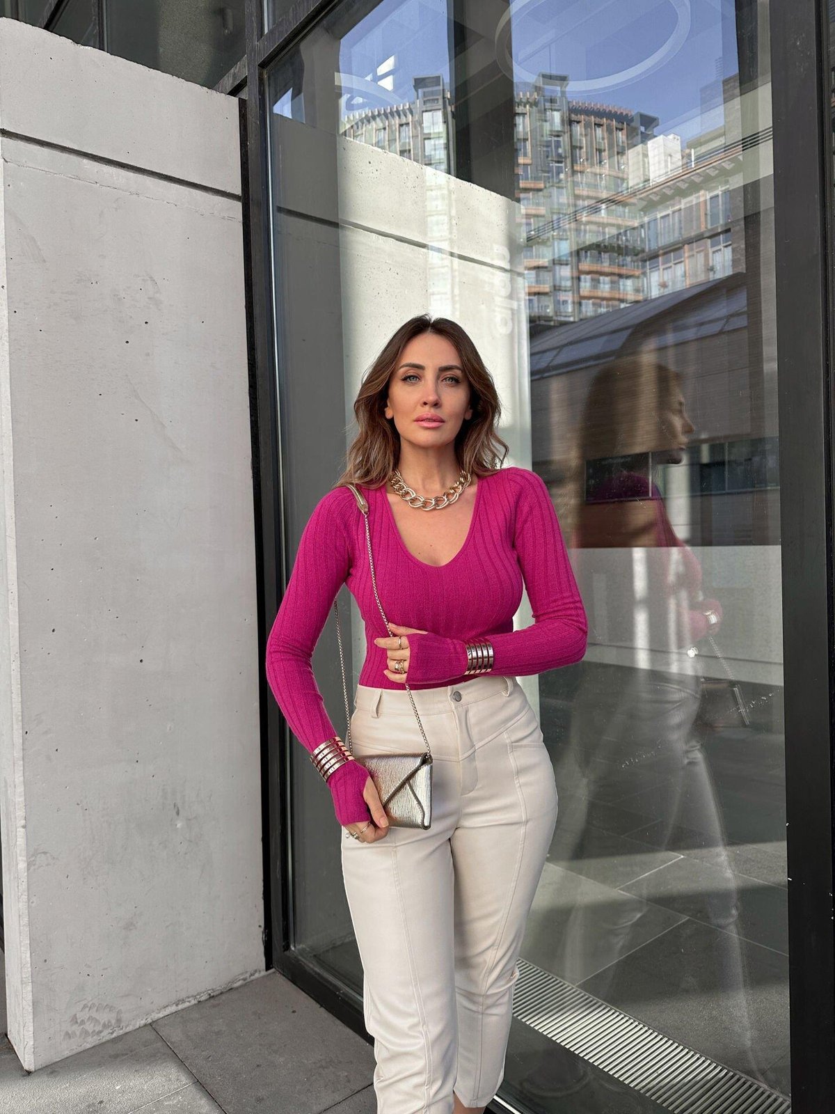 Pembe Eldiven Detaylı V Yaka Kazak